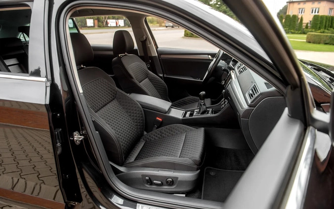 Skoda Superb cena 56800 przebieg: 265000, rok produkcji 2016 z Radom małe 781
